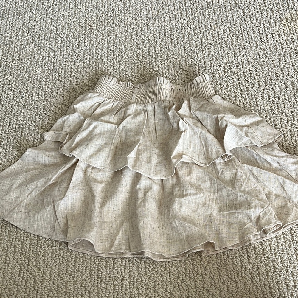 Princess Polly new with tags beige ruffle skirt size 4
